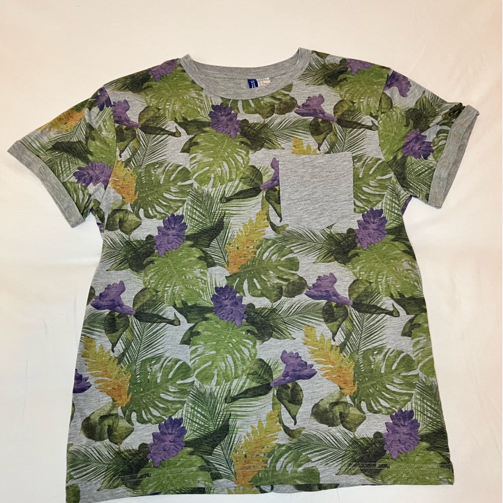 H&M Short Sleeve Flower Print T-Shirt    Size M